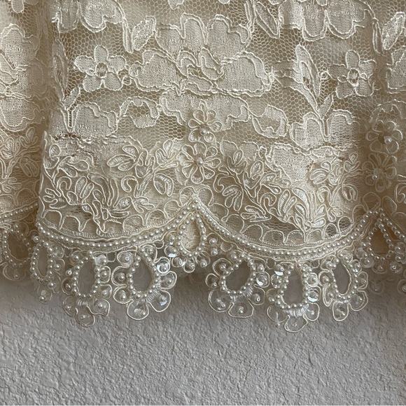 Vintage Úrsula of Switzerland Lace Blouse - Picture 3 of 12